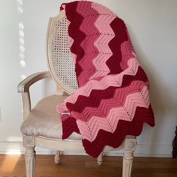 Vintage Handmade Afghan Adorable shades of Pink 🌺 - Picture 3 of 16